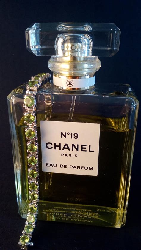 chanel 19 fragrantica.